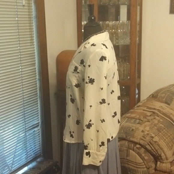 Who What Wear Button Down Floral Blouse - Picture 5 of 9